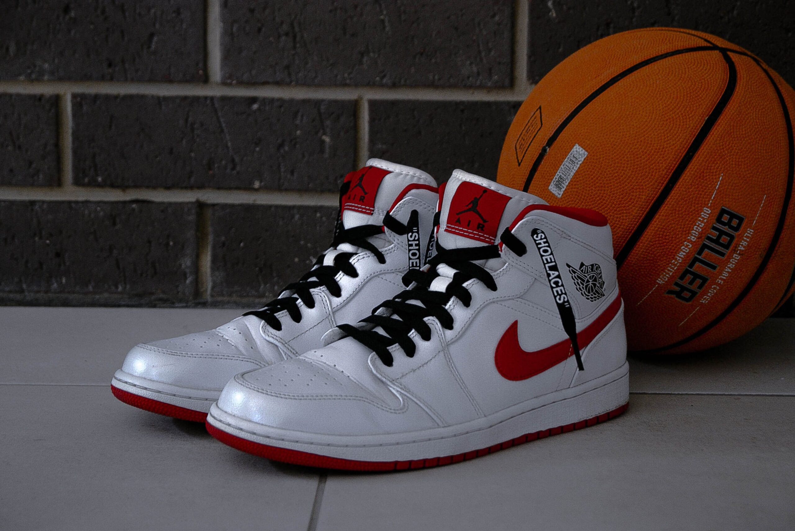 Basketball shoes