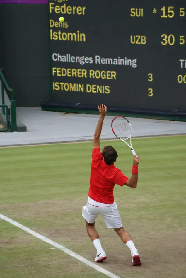 Federer playing on grass 