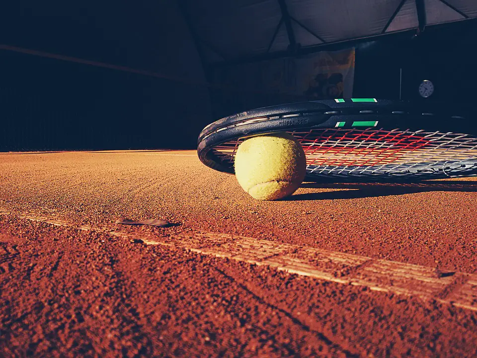 Tennis racquet and tennis ball